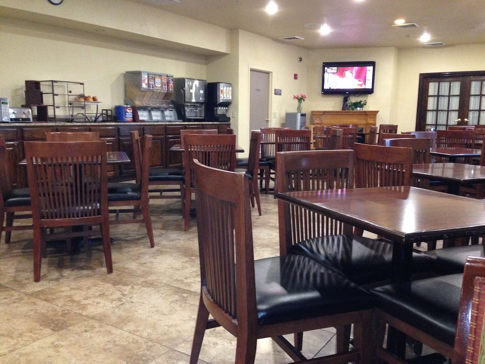 Holiday Inn Express & Suites Chicago Matteson an IHG Hotel - photo 21