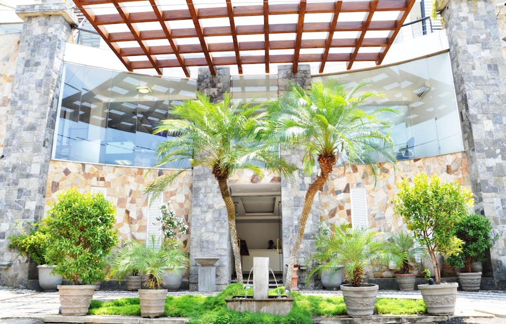 Hotel Cockpit Airport Reach in Katunayaka, Sri Lanka