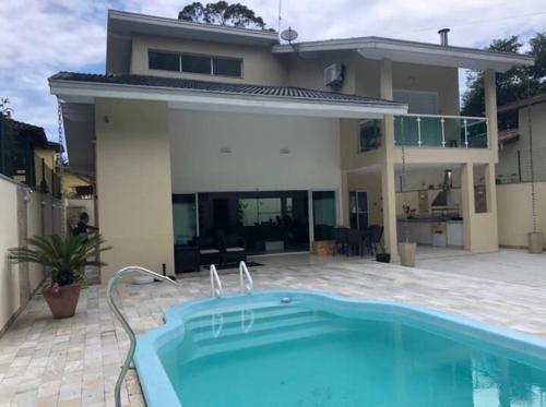 Alto padrão piscina Praia Mococa in Caraguatatuba, Brasil