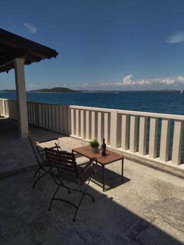 Apartman Maria Zlarin — 4-Star Luxury Hotel in Sibenik, Croatia