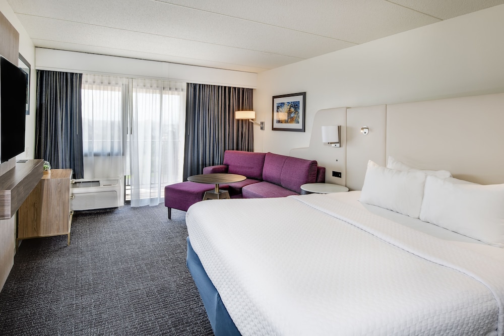 Crowne Plaza Milwaukee Airport by IHG - photo 7