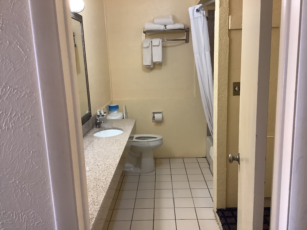 Silver Spur Vintage Inn & Suites - photo 43