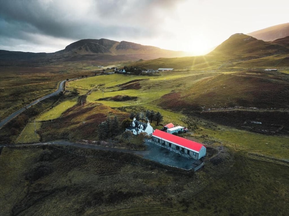 Skye Stays — 4-Star Luxury Hotel in Portree, United Kingdom