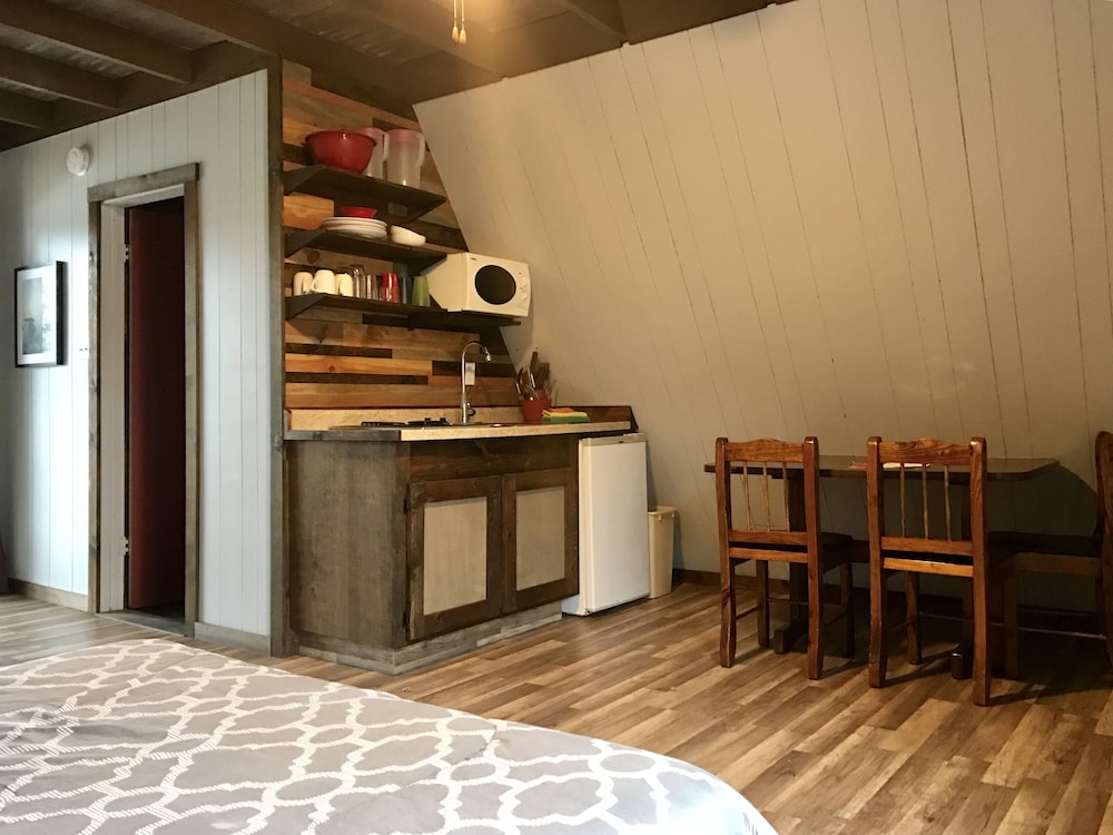 Calm Waters Cabin Resort - photo 15