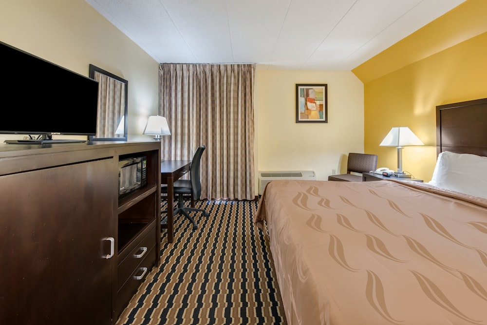 Quality Inn & Suites Cincinnati Uptown Norwood - photo 6
