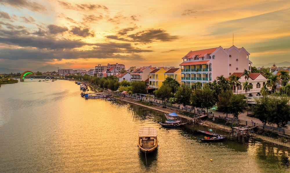 Lantana Riverside Hoi An Hotel — 4-Star Luxury Hotel in Da Nang, Vietnam