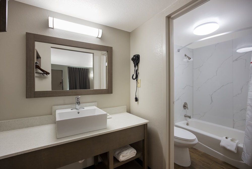 Red Roof Inn & Suites Thomasville - photo 24