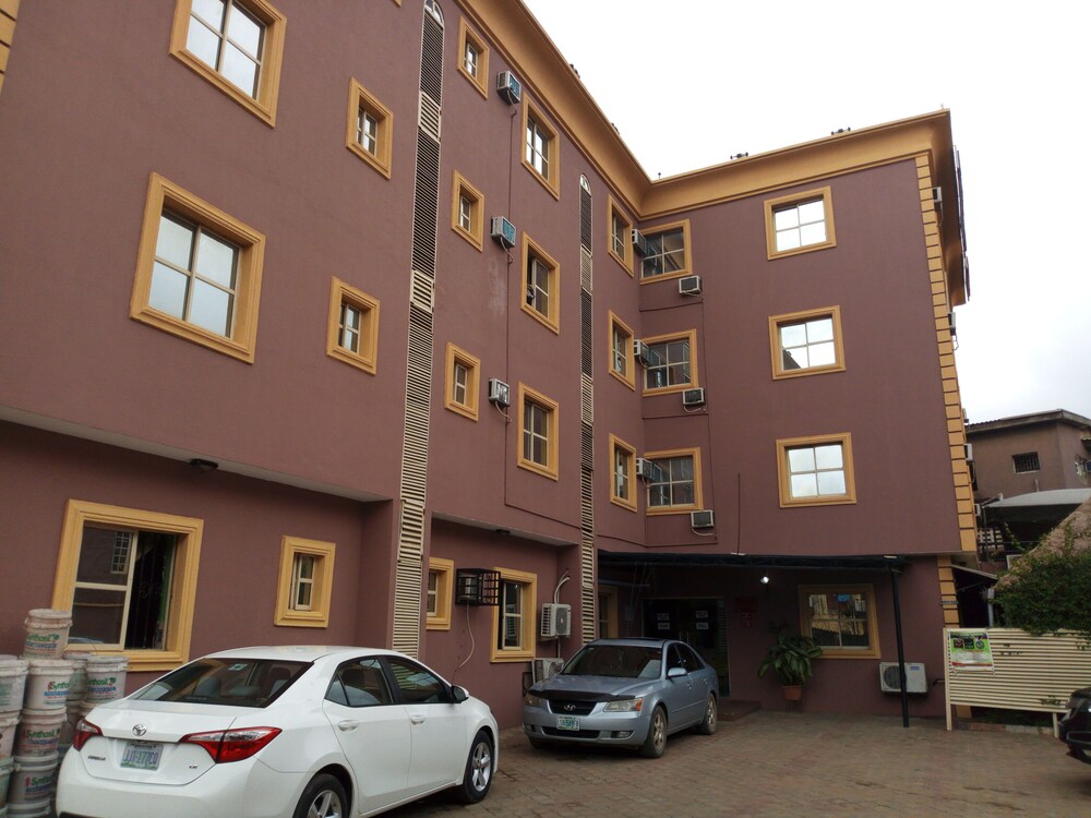 Richanthonio Suites - carbon neutral hotel in Lagos