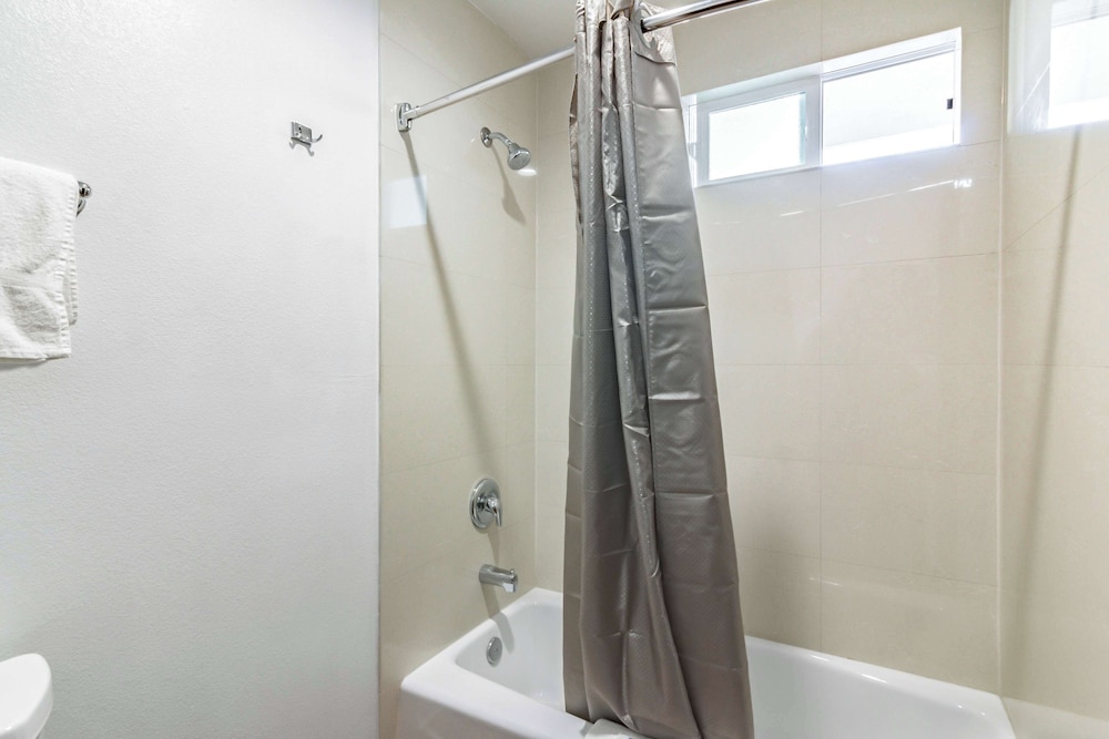 Motel 6 Anaheim CA - photo 19