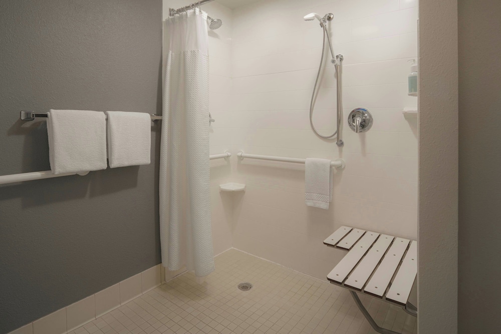 Courtyard by Marriott Louisville East - photo 17