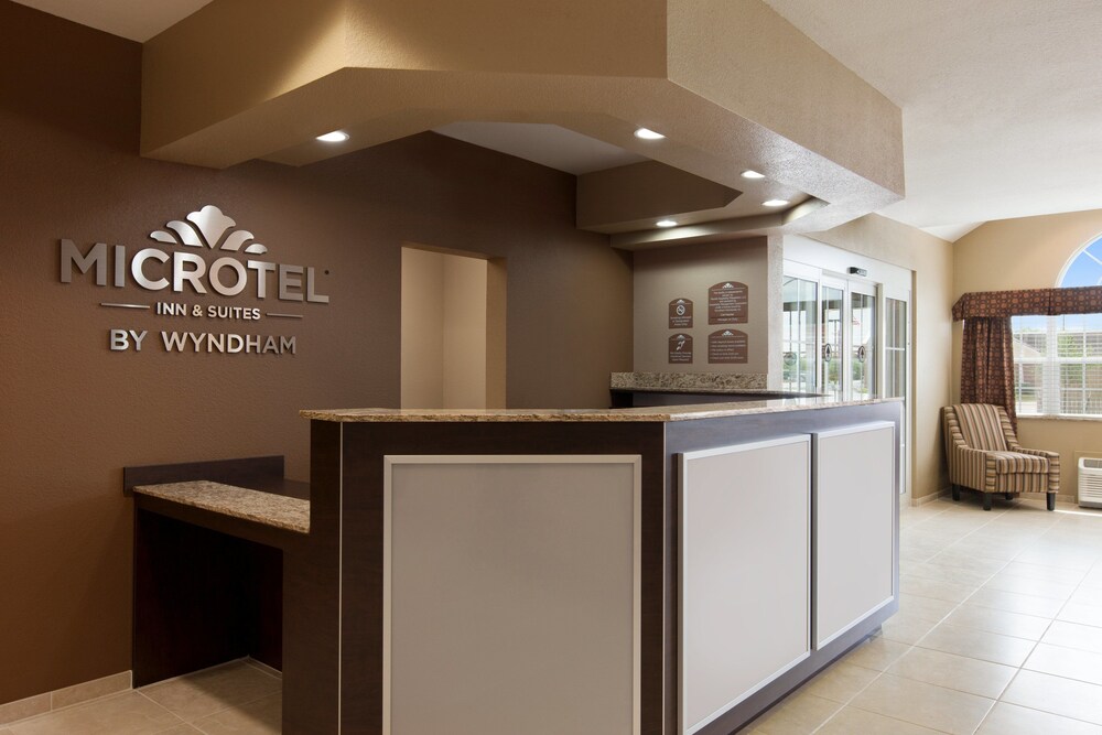 Microtel Inn & Suites by Wyndham Pleasanton - photo 4