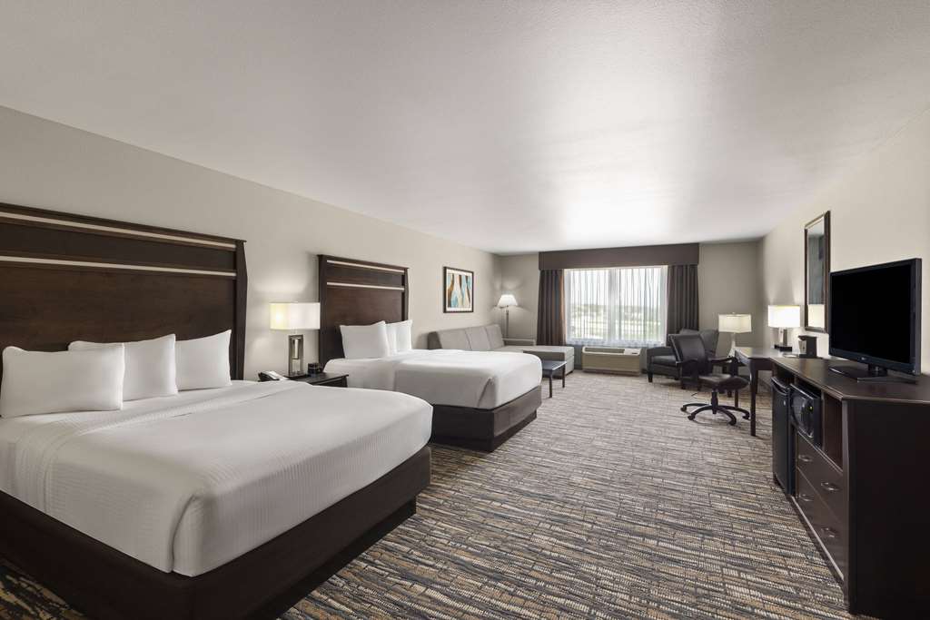 La Quinta Inn & Suites by Wyndham Sioux Falls - photo 21