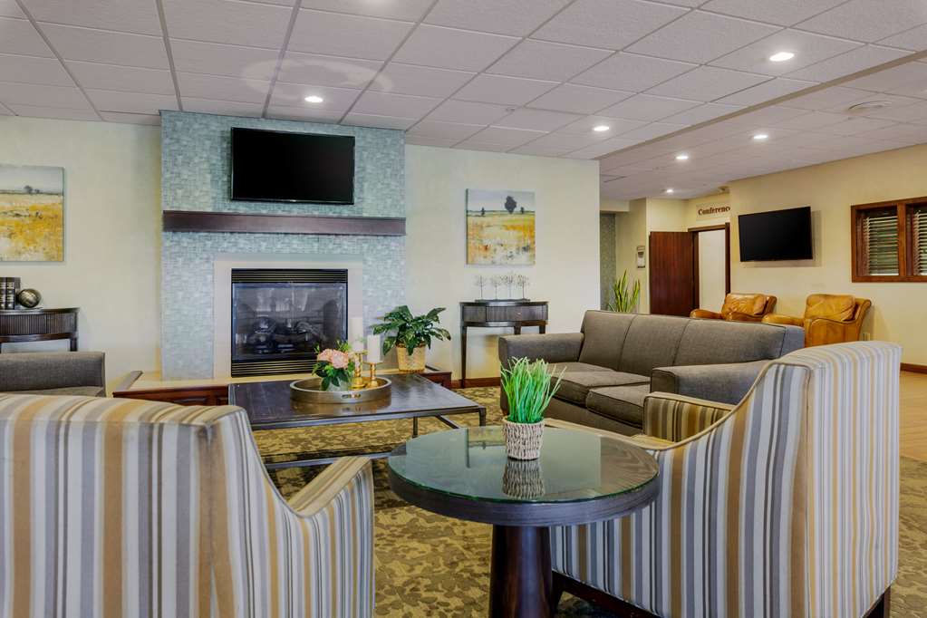 Best Western Plus Dubuque Hotel & Conference Center - photo 12