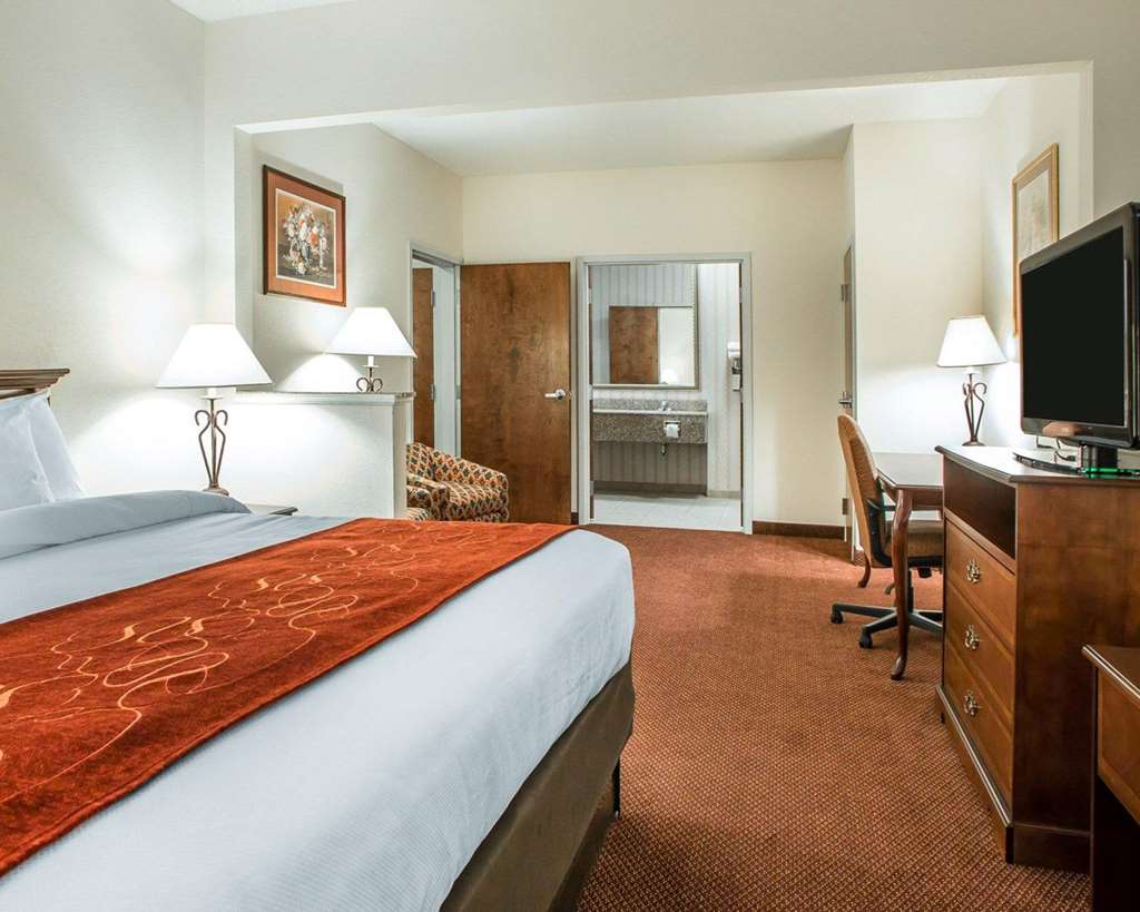 Comfort Suites Jefferson City - photo 36