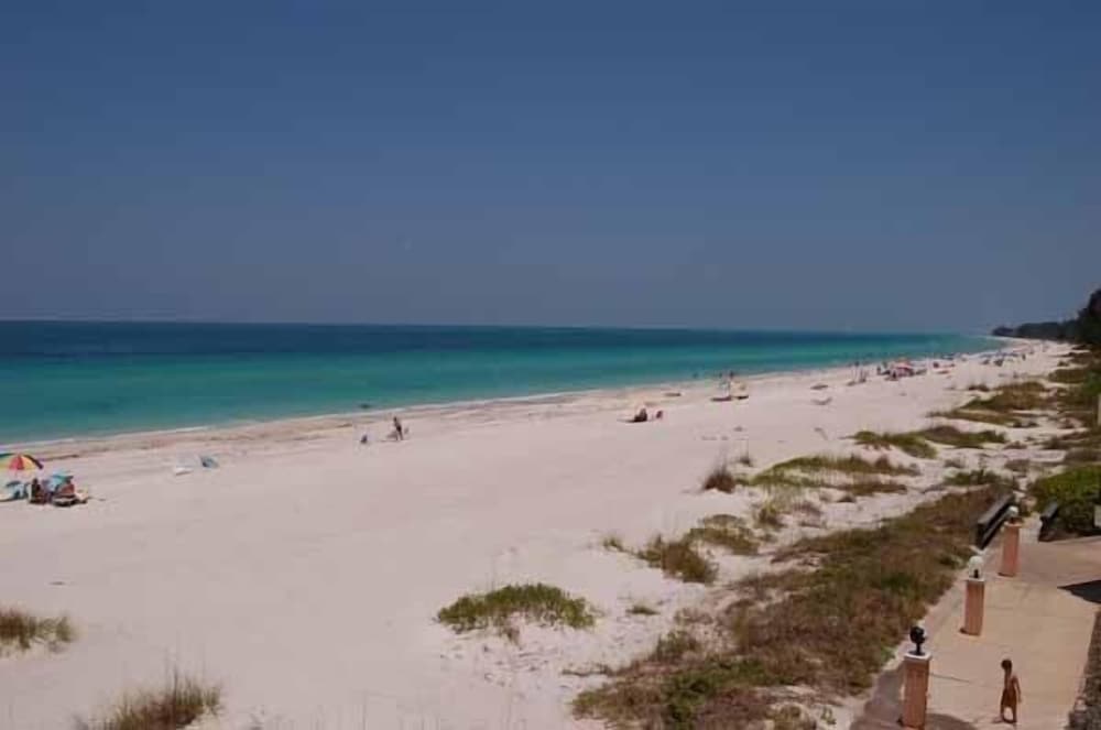Waters Edge 210 S - carbon neutral hotel in Holmes Beach