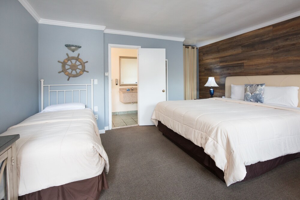 Inn By the Bay Monterey - photo 6