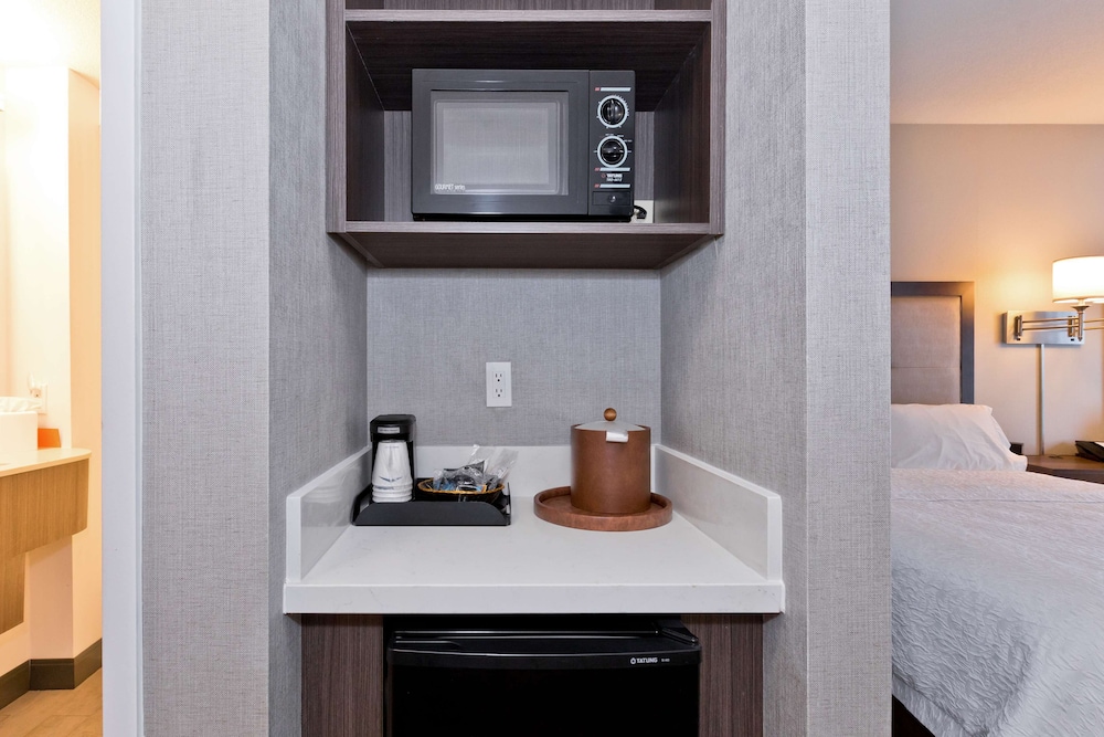 Hampton Inn & Suites Palm Desert - photo 23