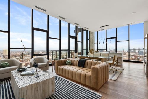 Avenir West Loop Penthouses with Iconic City Views — 4-Star Luxury Hotel in Chicago, United States