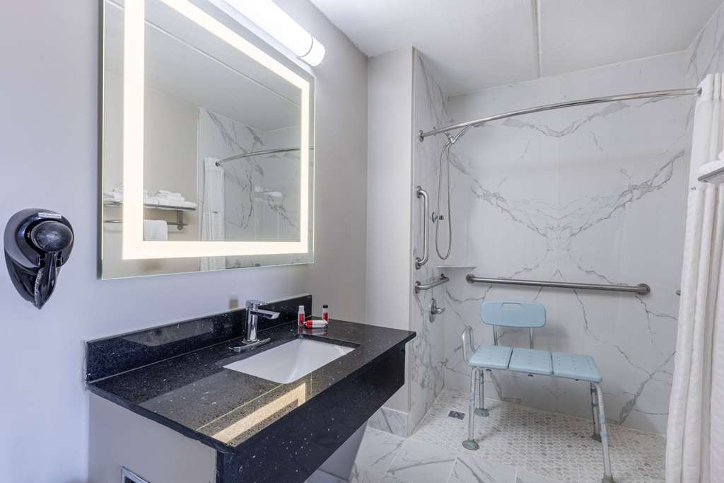 Days Inn & Suites by Wyndham Fort Bragg Cross Creek Mall - photo 14