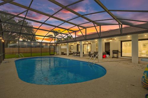 Sunshine State Retreat Luxury Pool Home — 4-Star Luxury Hotel in Brandon, United States