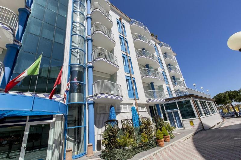 Ambassador — hotel in Tortoreto Lido