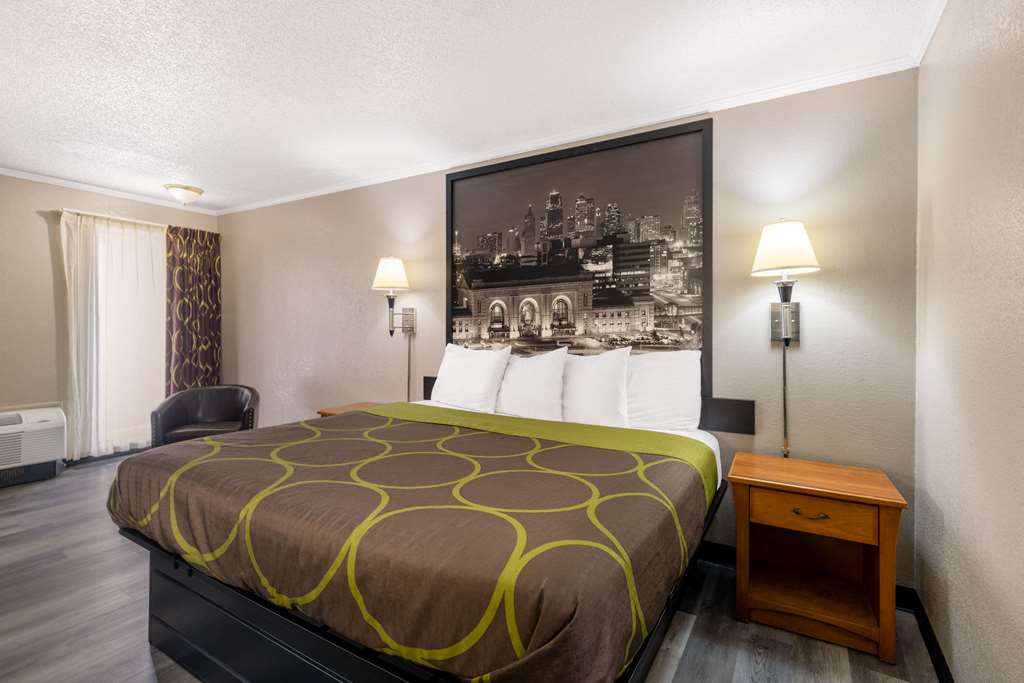 Super 8 by Wyndham Kansas City Airport North - photo 10