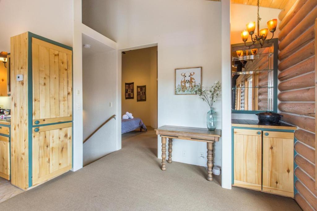 317 Tower Apartment - carbon neutral hotel in Ridgway