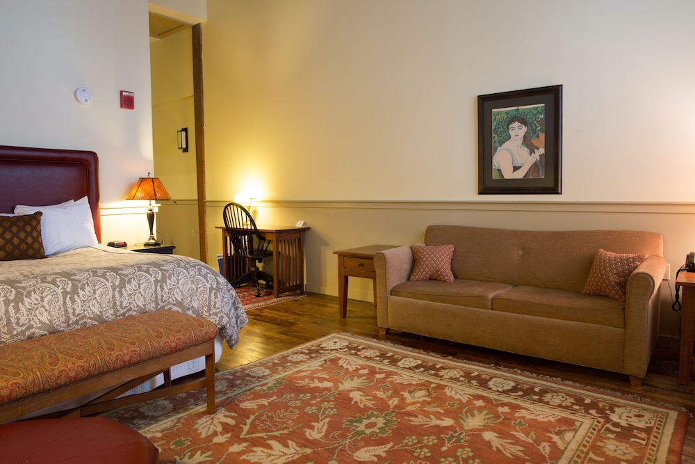 The Common Man Inn & Restaurant - photo 43