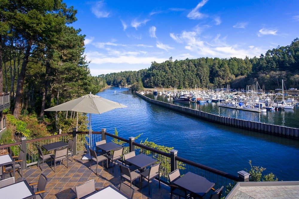 Noyo Harbor Inn Restaurant and Tavern - photo 145