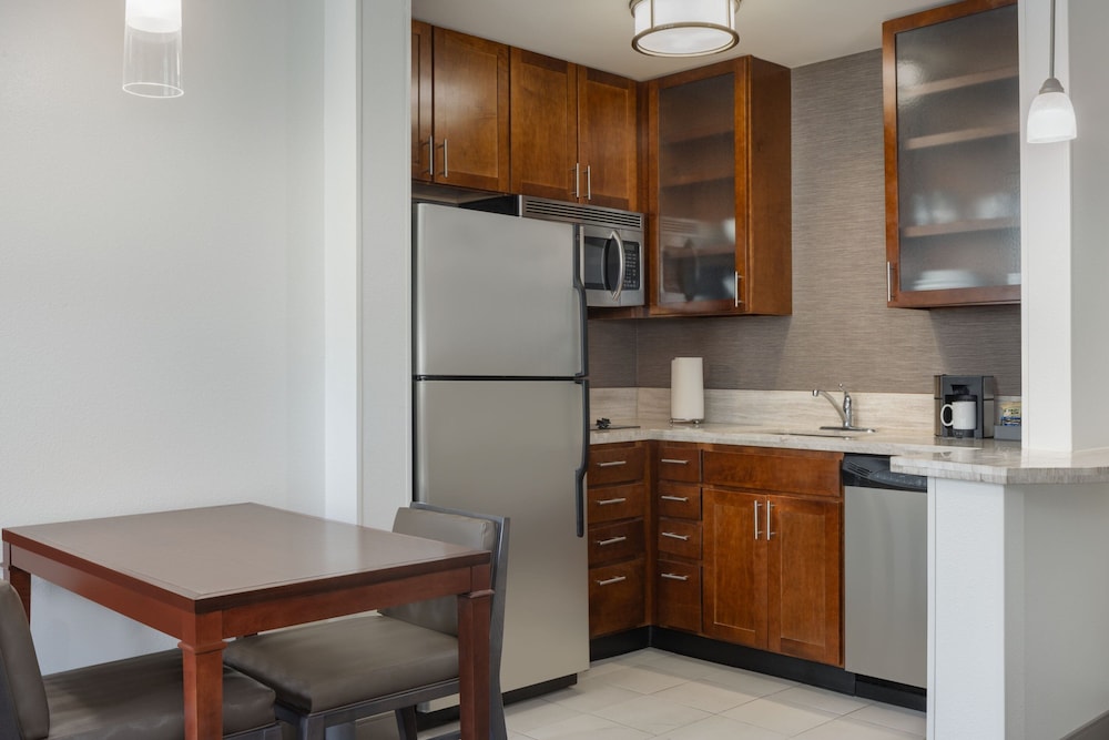 Residence Inn by Marriott Savannah Downtown Historic Distric - photo 17