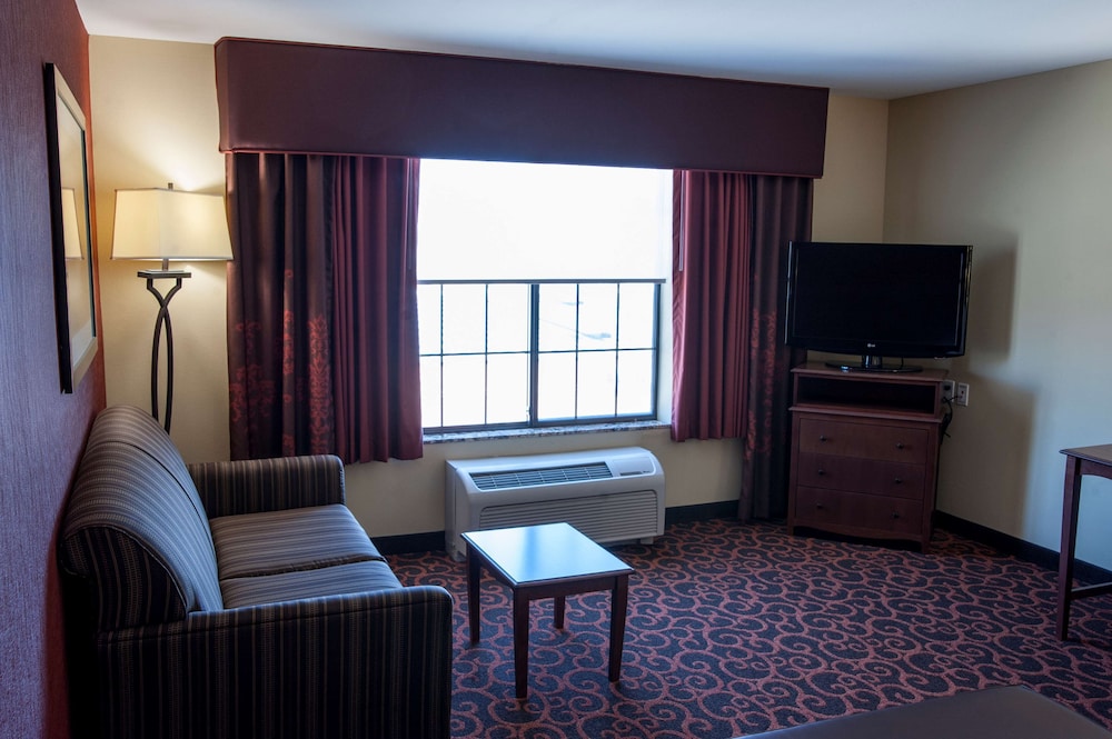 Hampton Inn & Suites Watertown - photo 40