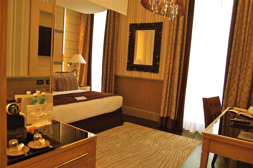 The Inn at the Spanish Steps Luxury Collection Spanish Steps Suites — 4-Star Luxury Hotel in Rome, Italy