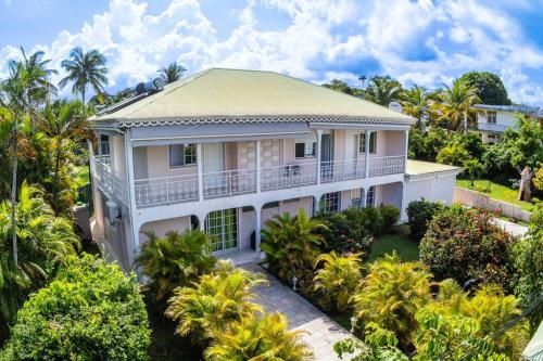 La Villa Mussanda avec piscine — 4-Star Luxury Hotel in Baie-Mahault, Guadeloupe