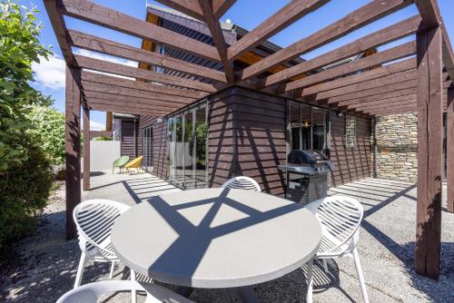 Lake Wanaka Villas at Hertiage Village Country Resort — hotel in Wanaka