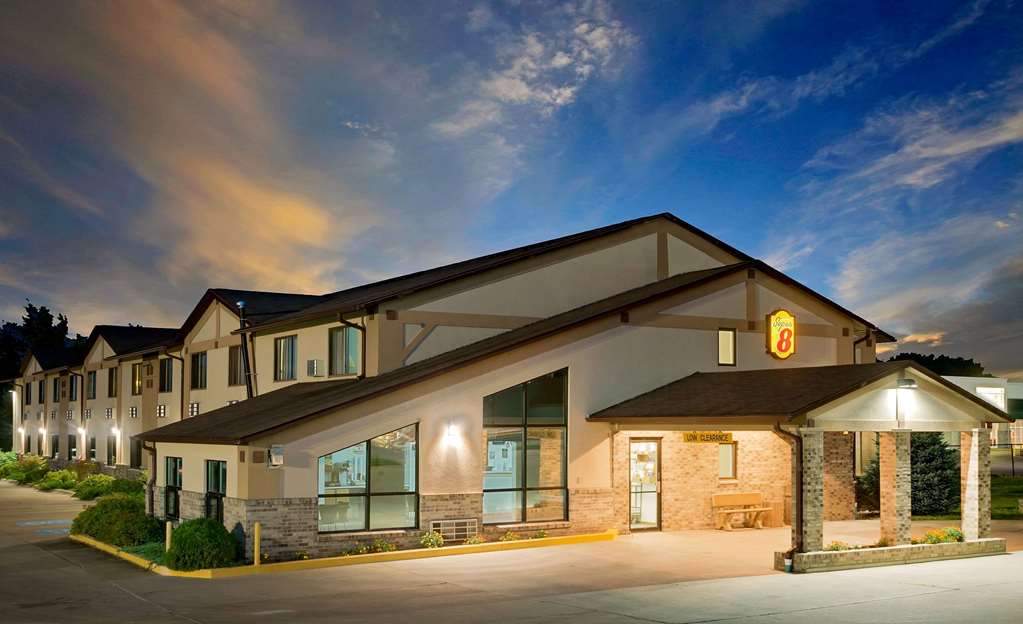 Super 8 by Wyndham Centerville - photo 3