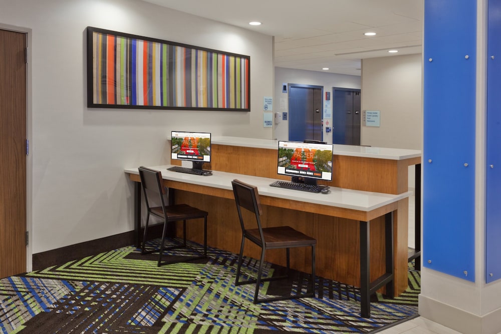Holiday Inn Express & Suites Fayetteville by IHG - photo 20