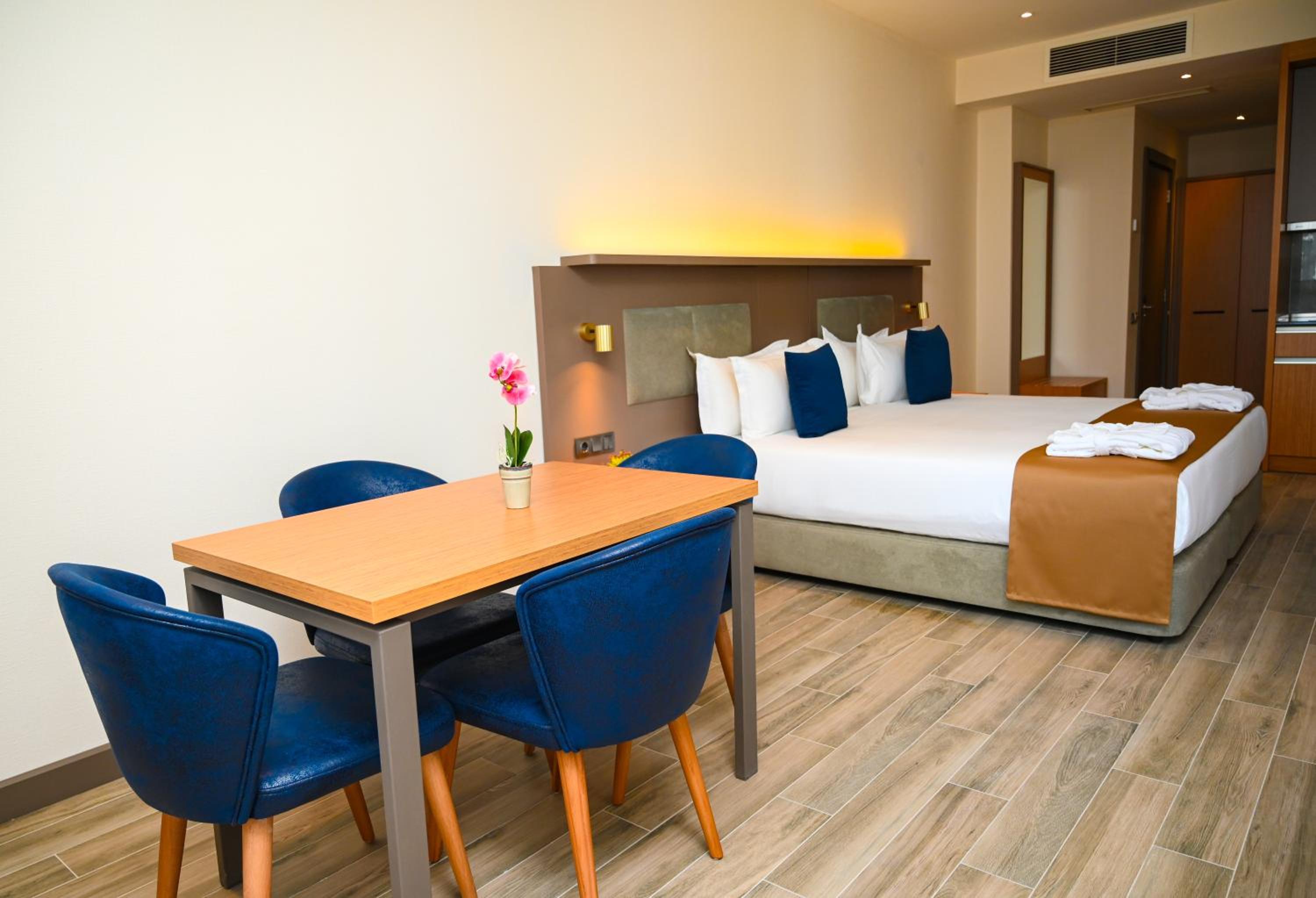 New wave apart hotel