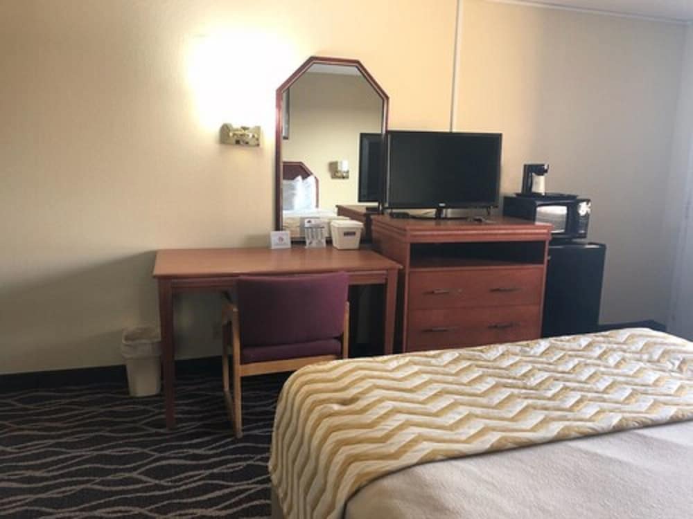 Travelodge by Wyndham Terre Haute - photo 11
