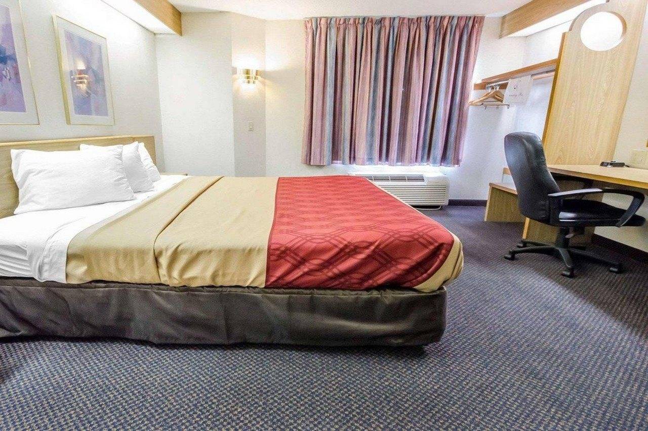Econo Lodge London North - photo 3