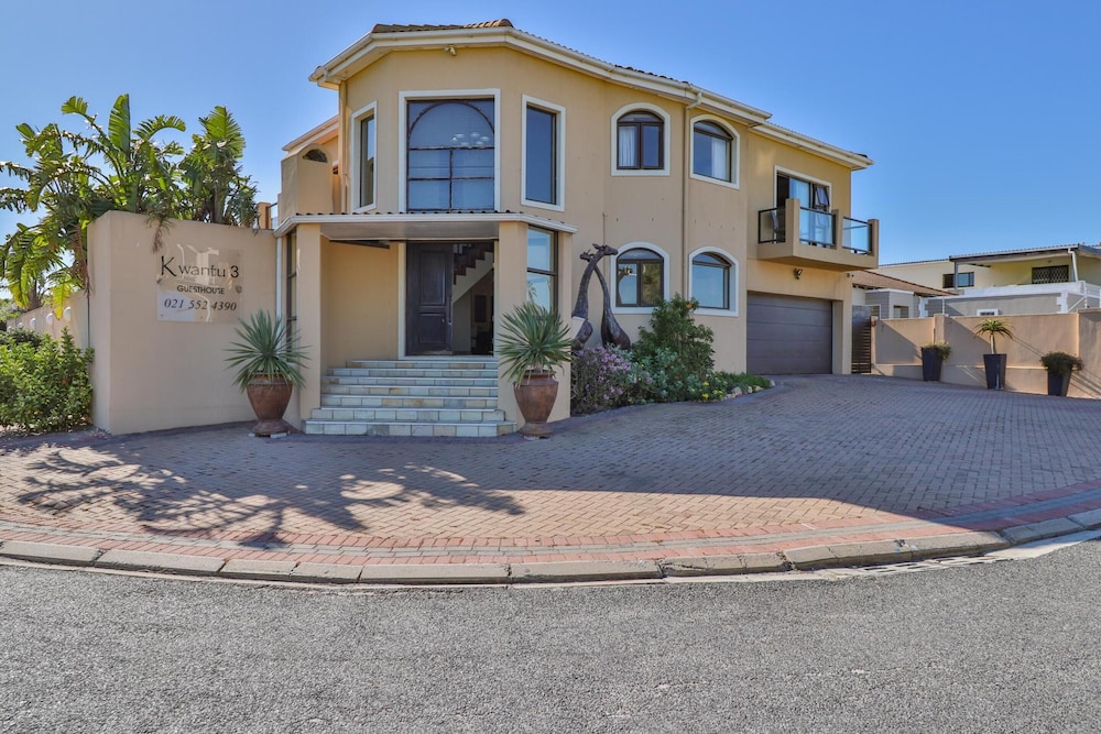 Kwantu Guesthouse 3 — 4-Star Luxury Hotel in Cape Town, South Africa