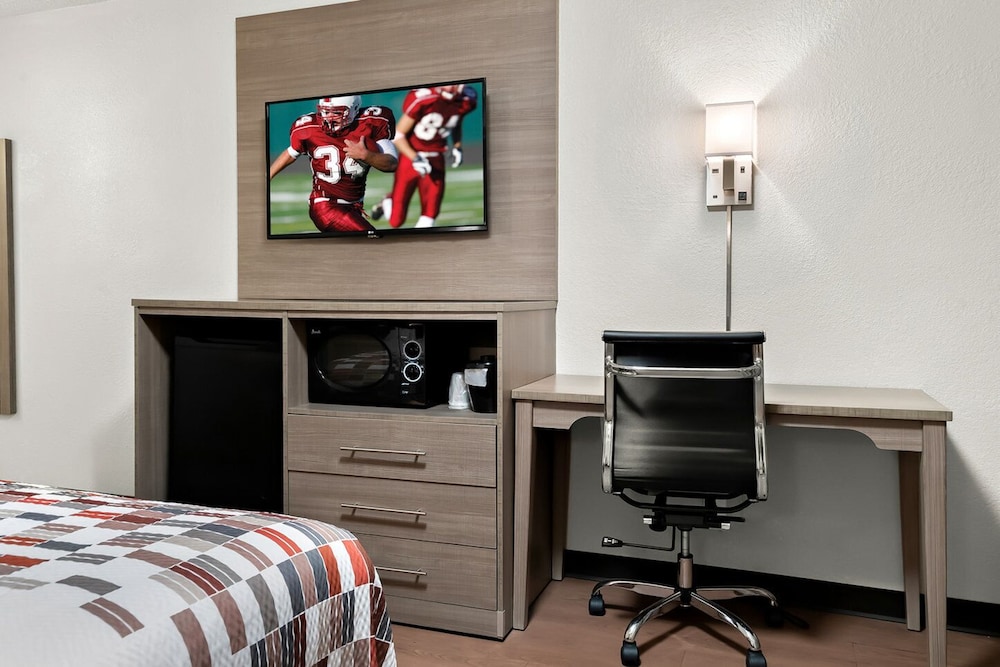 Red Roof Inn Auburn Hills - photo 22