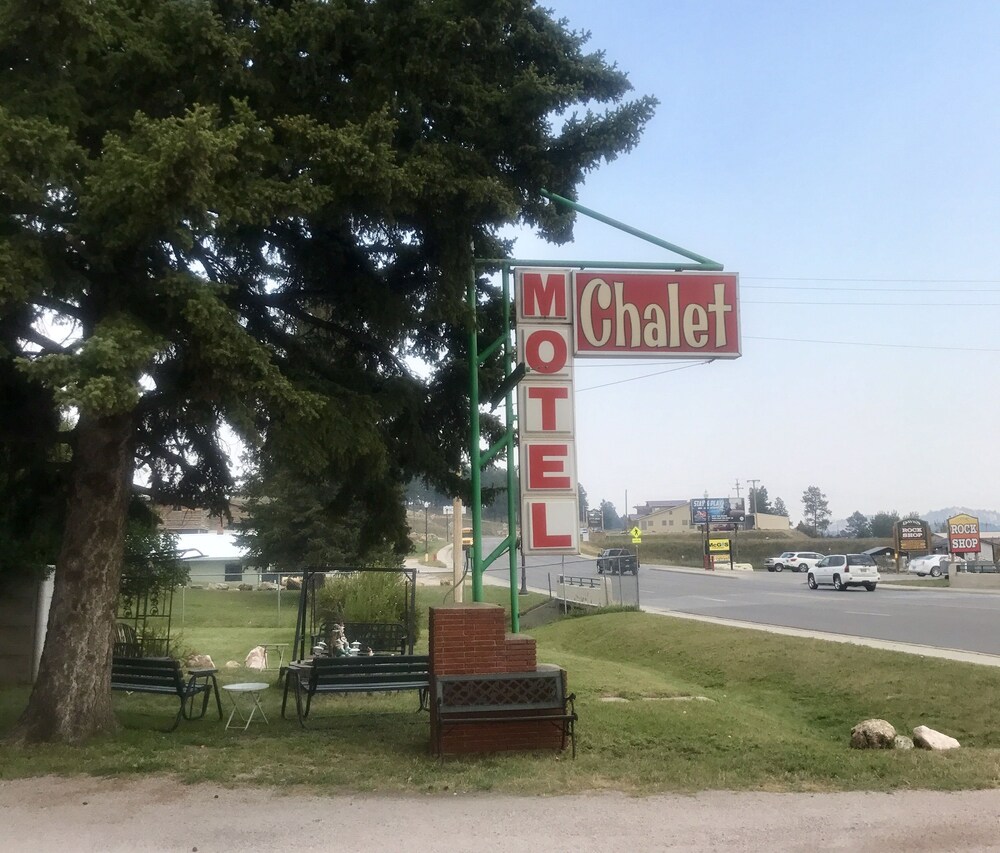 Chalet Motel - photo 2