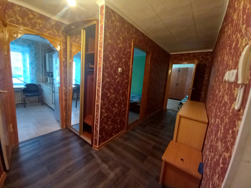 Dvukhkomnatnaya Dlya Komandirovannykh Flat — hotel in Mirny