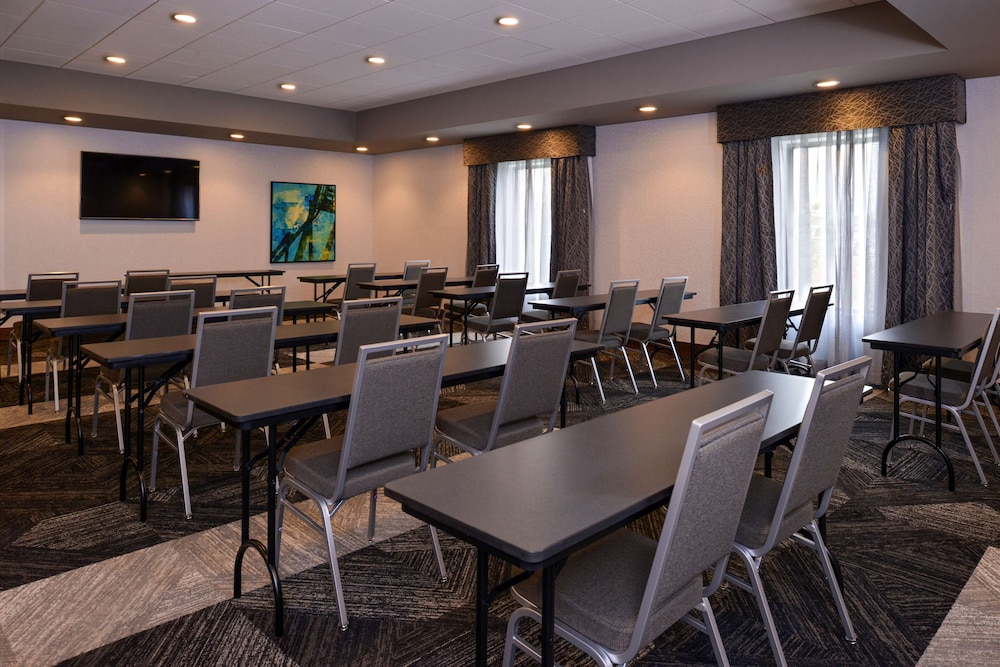Hampton Inn & Suites Cincinnati Mason - photo 49