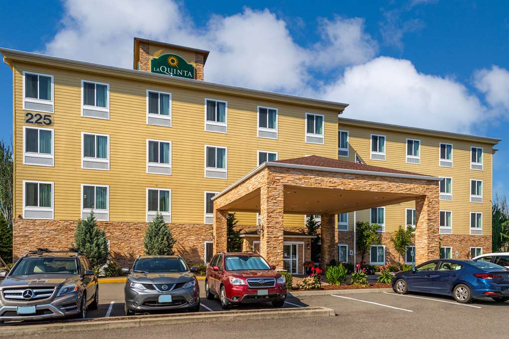 La Quinta Inn & Suites by Wyndham Auburn - featured photo