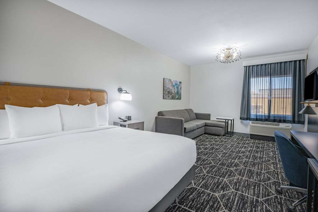 La Quinta Inn & Suites by Wyndham Yucaipa - photo 22