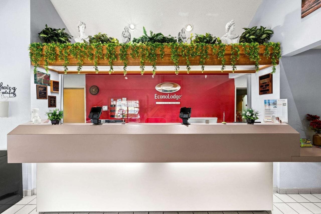 Econo Lodge London North - photo 10