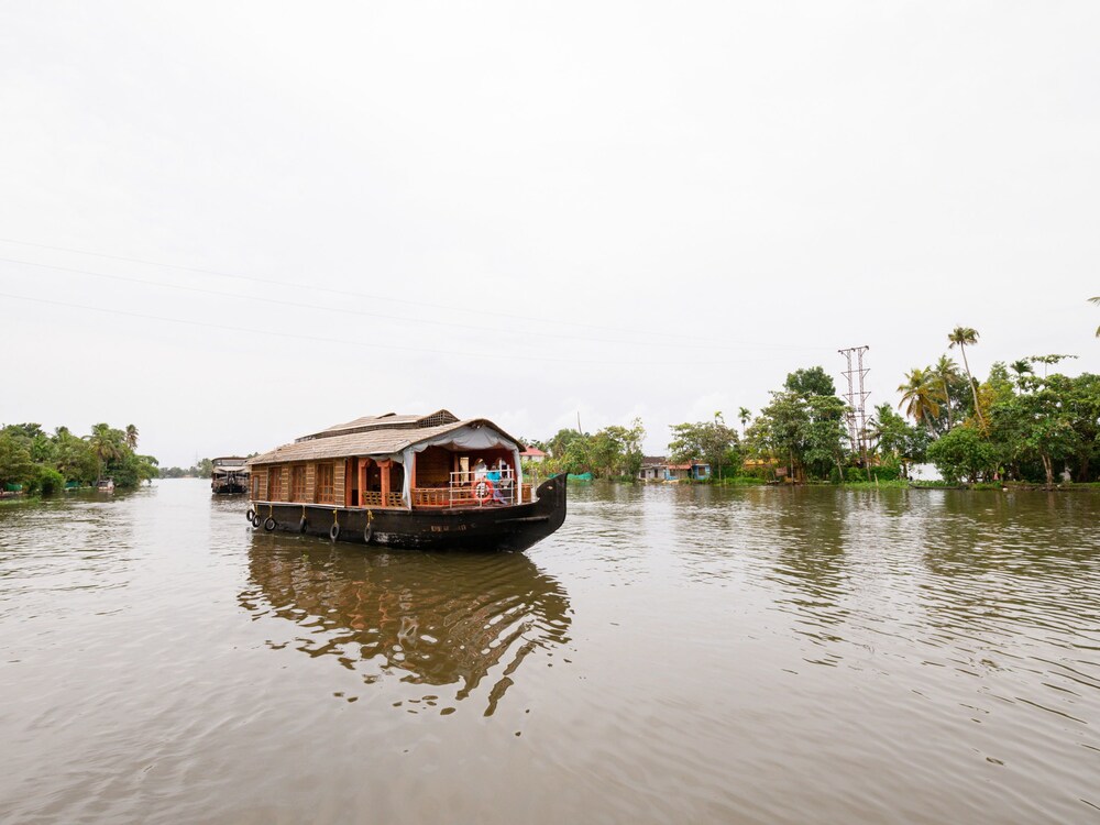 OYO 16841 Sree Vinayaka in Alleppey, India