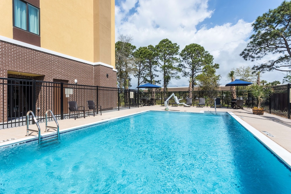 Hampton Inn & Suites Mary Esther Fort Walton Beach - photo 20