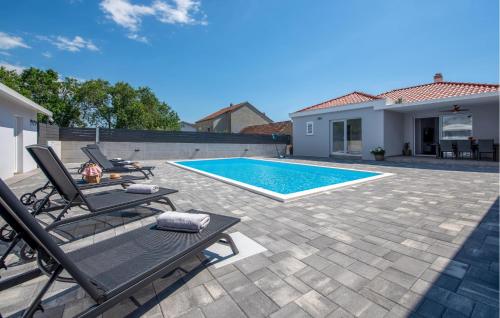 3 Bedroom Lovely Home In Gornje Rastane — 4-Star Luxury Hotel in Sveti Filip I Jakov, Croatia